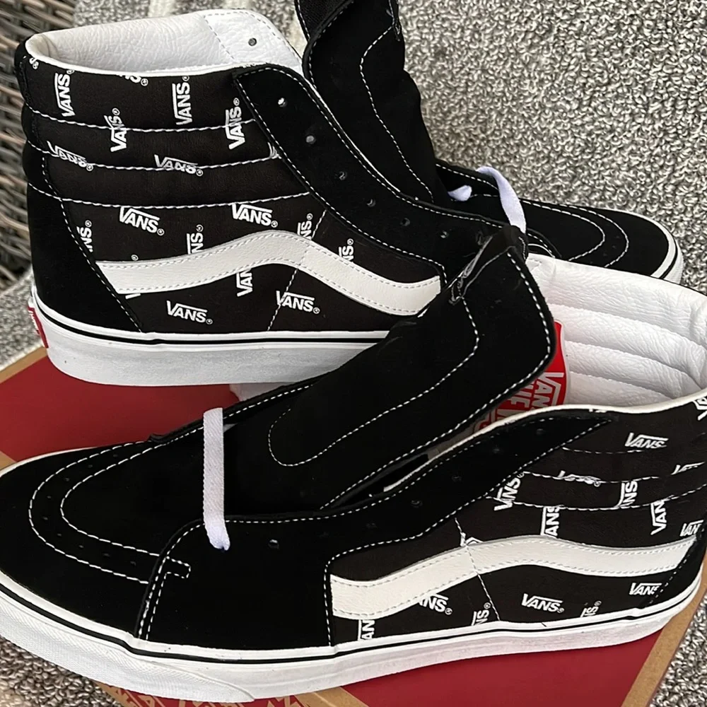 Vans Men’s Sk8-Hi Vans Black/True White Sneakers - Picture 11 of 16
